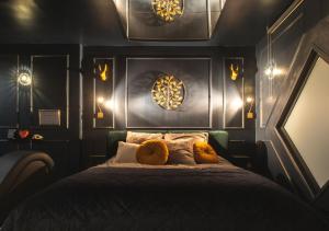 a bedroom with a bed with lights on it at Le Refuge Bleu in Famars