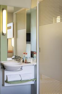 Phòng tắm tại ibis budget Bordeaux Centre Bastide