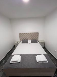 Posteľ alebo postele v izbe v ubytovaní Apartmani River Priboj