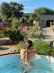 Kolam renang di atau dekat dengan The Farm at Avebury