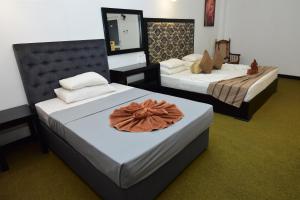 Una cama o camas en una habitación de L&D Stay Inn