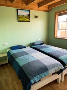 Säng eller sängar i ett rum på Fagrafell Hostel