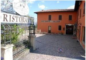 a building with a fence in front of a courtyard at 039 Maggioni B&B in Montevecchia