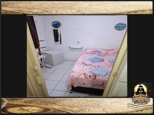 a small bedroom with a bed in a room at Pousada Piratas Di San Rocco in Maceió