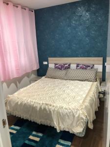 Apartamento La Plana客房内的一张或多张床位