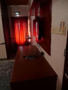 A television and/or entertainment centre at Hosteller's