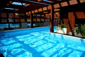 The swimming pool at or close to Hotel Cercone