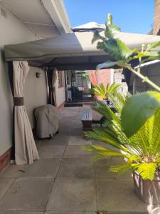 En balkon eller terrasse på Urban Oasis Cape Town