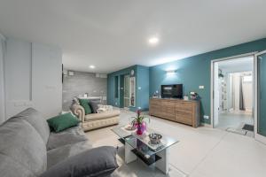 Una televisión o centro de entretenimiento en La Dimora nel Parco