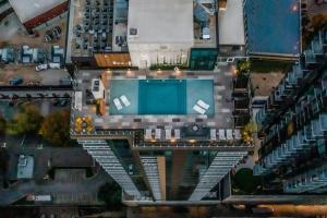 an overhead view of a building with a pool at Luxury 1BR with Views, Rooftop Pool and Walk To Rainey St. in Austin