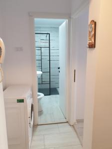 a bathroom with a door leading to a toilet at Zen Studio Onesti in Onești