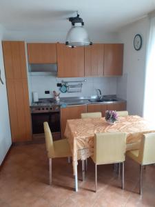 Kuchyň nebo kuchyňský kout v ubytování Casa vacanze Emilio