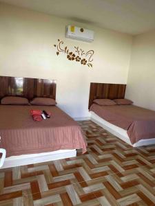 two beds sitting next to each other in a room at Posada chachalacas in Chachalacas