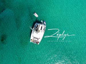 格蘭德凱斯的住宿－Zephyr Catamaran, your private cruise，相簿中的一張相片