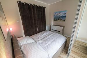 Cama ou camas em um quarto em Silver One Apartments