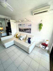 Ein Sitzbereich in der Unterkunft Apartemento piscina centro calella 3 min playa