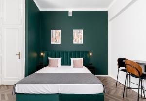 Łóżko lub łóżka w pokoju w obiekcie Wawel Boutique Residence - Krakow Old Town