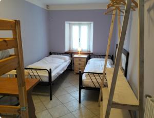 two beds in a small room with a window at la corte dei cerri in Spervara