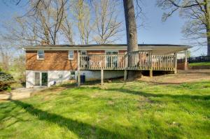 ein Haus mit einer Terrasse und einem Baum in der Unterkunft Harrisonburg Family Home with Deck, 4 Mi to Downtown in Harrisonburg