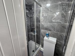 a bathroom with a shower and a toilet at 4 Bedroom 2 Bathroom Shared House - Near BHX and NEC in Birmingham