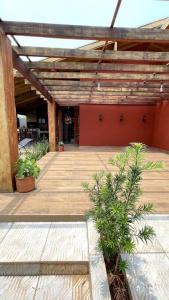 a wooden patio with plants in a building at Residencial Buritis-Tarumã Hípica Park in Bonito