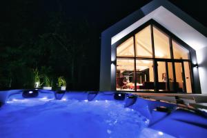 a bath tub in front of a house at night at Lake Park in Zator