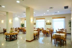 a dining room filled with tables and chairs at Hotel O Guerreiro in Ponte da Barca