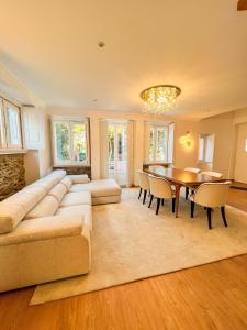 a living room with a large couch and a table at Chalet do Eléctrico 92' in Sintra