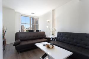 Гостиная зона в Fantastic Philly Fully Furnished Apartments +37 фотографий