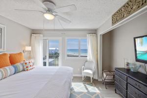 a bedroom with a bed and a window with the ocean at Pinnacle Port 304A in Panama City