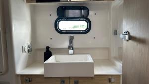 格蘭德凱斯的住宿－Zephyr Catamaran, your private cruise，相簿中的一張相片