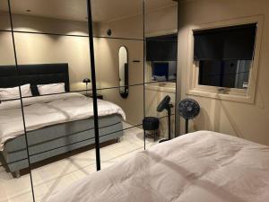 Een bed of bedden in een kamer bij Aurora apartment in Tromsø