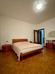 a bedroom with a bed and a wooden floor at Michellangelo in Bergamo