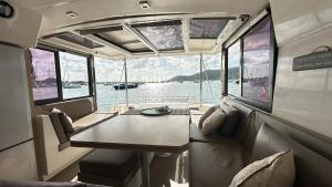 格蘭德凱斯的住宿－Zephyr Catamaran, your private cruise，相簿中的一張相片