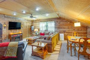 Gallery image of 1 Mi to Lake Log Cabin Retreat with Fire Pit in Log Cabin