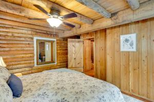 Gallery image of 1 Mi to Lake Log Cabin Retreat with Fire Pit in Log Cabin