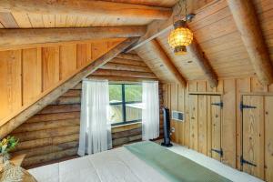 Gallery image of 1 Mi to Lake Log Cabin Retreat with Fire Pit in Log Cabin