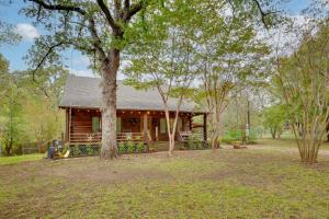 Gallery image of 1 Mi to Lake Log Cabin Retreat with Fire Pit in Log Cabin