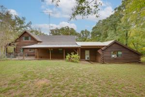 Gallery image of 1 Mi to Lake Log Cabin Retreat with Fire Pit in Log Cabin