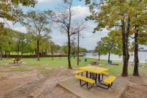 Gallery image of 1 Mi to Lake Log Cabin Retreat with Fire Pit in Log Cabin