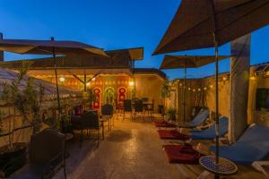 A restaurant or other place to eat at Riad La Porte d'Or & SPA