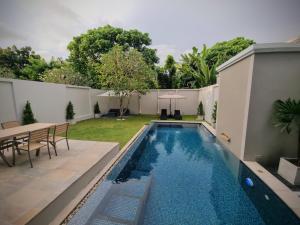 Bazén v ubytování Horizon Vista Pool Villa Family Retreat Bangtao nebo v jeho okolí