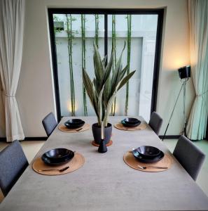 Posezení v ubytování Horizon Vista Pool Villa Family Retreat Bangtao