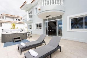 a villa with a swimming pool and a tub at Villa Exotica in Adeje