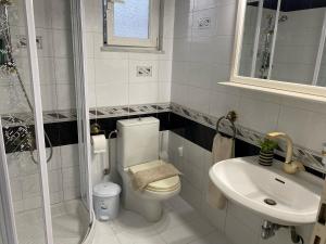 A bathroom at Guest-home 2