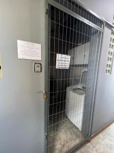 STUDIO 201 | WIFI 600MB | RESIDENCIAL JC, um lugar para ficar.的一间浴室