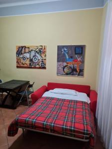 A bed or beds in a room at Nel Sole bilocale