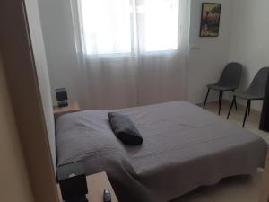 Postel nebo postele na pokoji v ubytování Cosy T3 au coeur de Sainte Anne