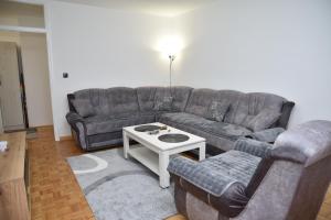 Predel za sedenje v nastanitvi ENA apartman