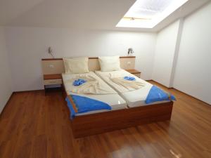 Un pat sau paturi într-o cameră la Villa Via Pontica